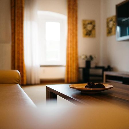 Hotel Am Bahnhof Вайльбург Экстерьер фото