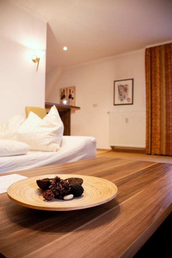 Hotel Am Bahnhof Вайльбург Экстерьер фото