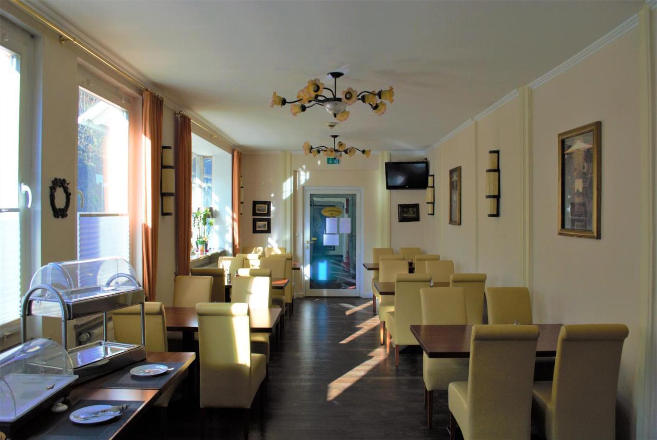 Hotel Am Bahnhof Вайльбург Экстерьер фото