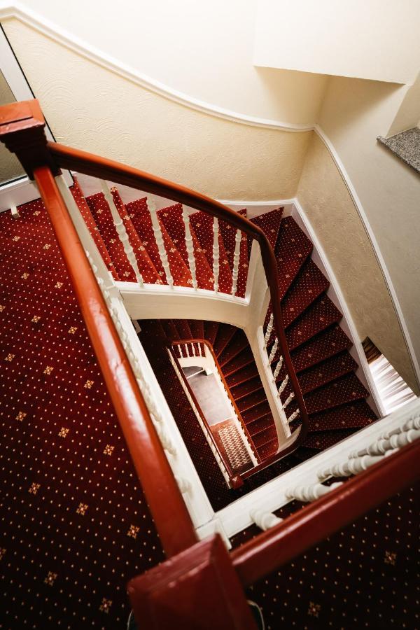 Hotel Am Bahnhof Вайльбург Экстерьер фото